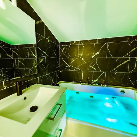 T3 Rénové - Jacuzzi Privatif - Port&mer à 2 Min