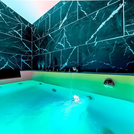 T3 Rénové - Jacuzzi Privatif - Port&mer à 2 Min La Seyne-sur-Mer
